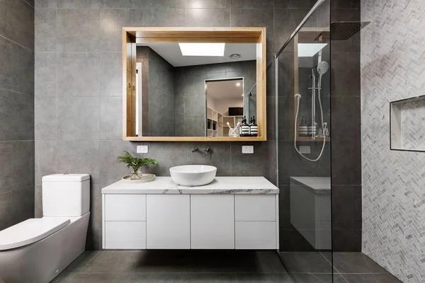 Devis pour la rénovation de votre salle de bains en Eure-et-Loir : Guide pratique pour Chartres et ses alentours